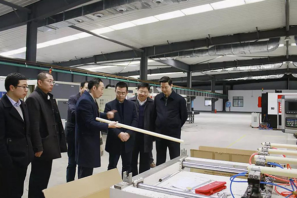比亞迪股份有限公司副總裁劉煥明、株洲市高新區(qū)管委會副主任馬立恒、統(tǒng)戰(zhàn)部長周玉智等領(lǐng)導(dǎo)一行蒞臨我司 指導(dǎo)工作